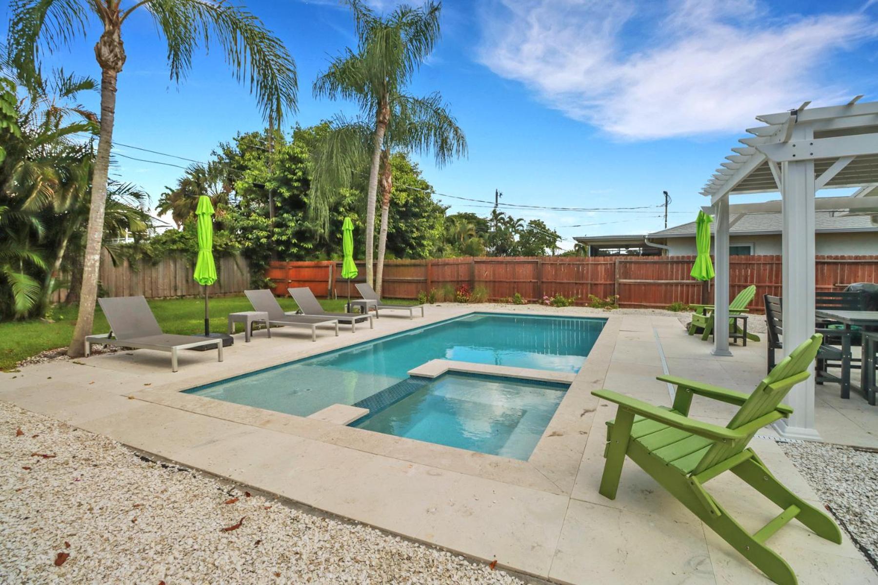 Little Beach House W/ Pool&Spa - 5 Minutes To Vanderbilt Beach North North Naples المظهر الخارجي الصورة