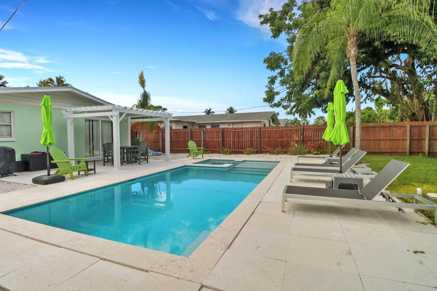 Little Beach House W/ Pool&Spa - 5 Minutes To Vanderbilt Beach North North Naples المظهر الخارجي الصورة
