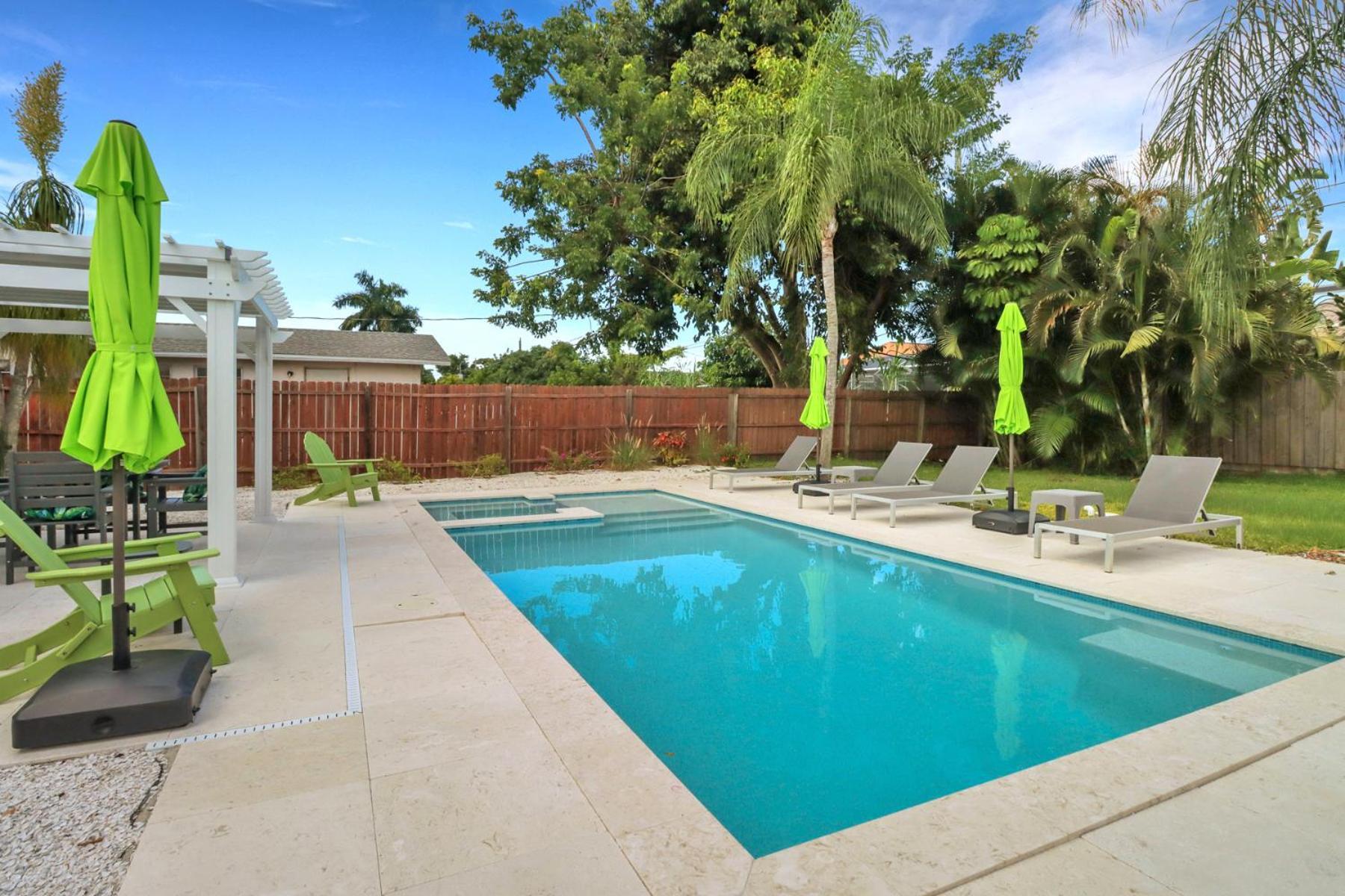 Little Beach House W/ Pool&Spa - 5 Minutes To Vanderbilt Beach North North Naples المظهر الخارجي الصورة