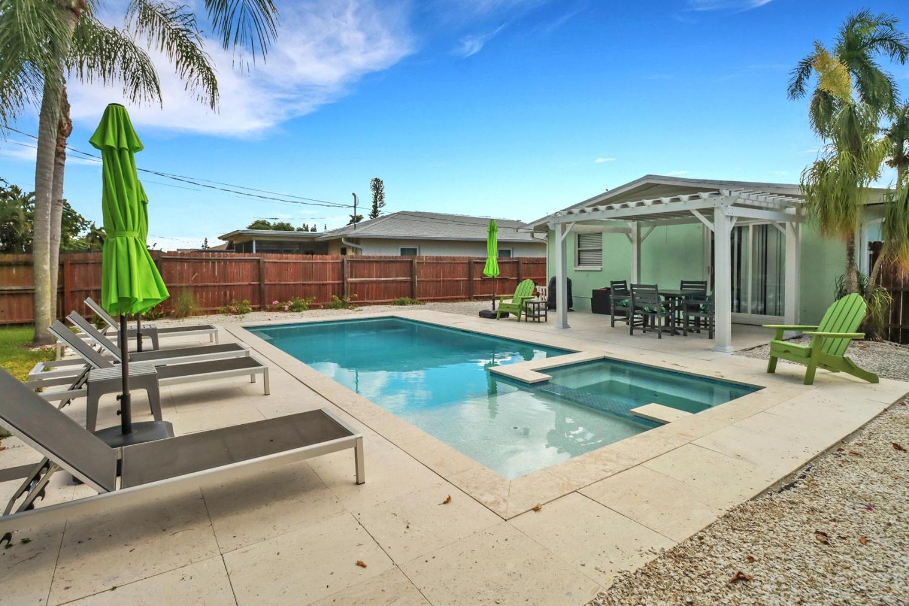 Little Beach House W/ Pool&Spa - 5 Minutes To Vanderbilt Beach North North Naples المظهر الخارجي الصورة