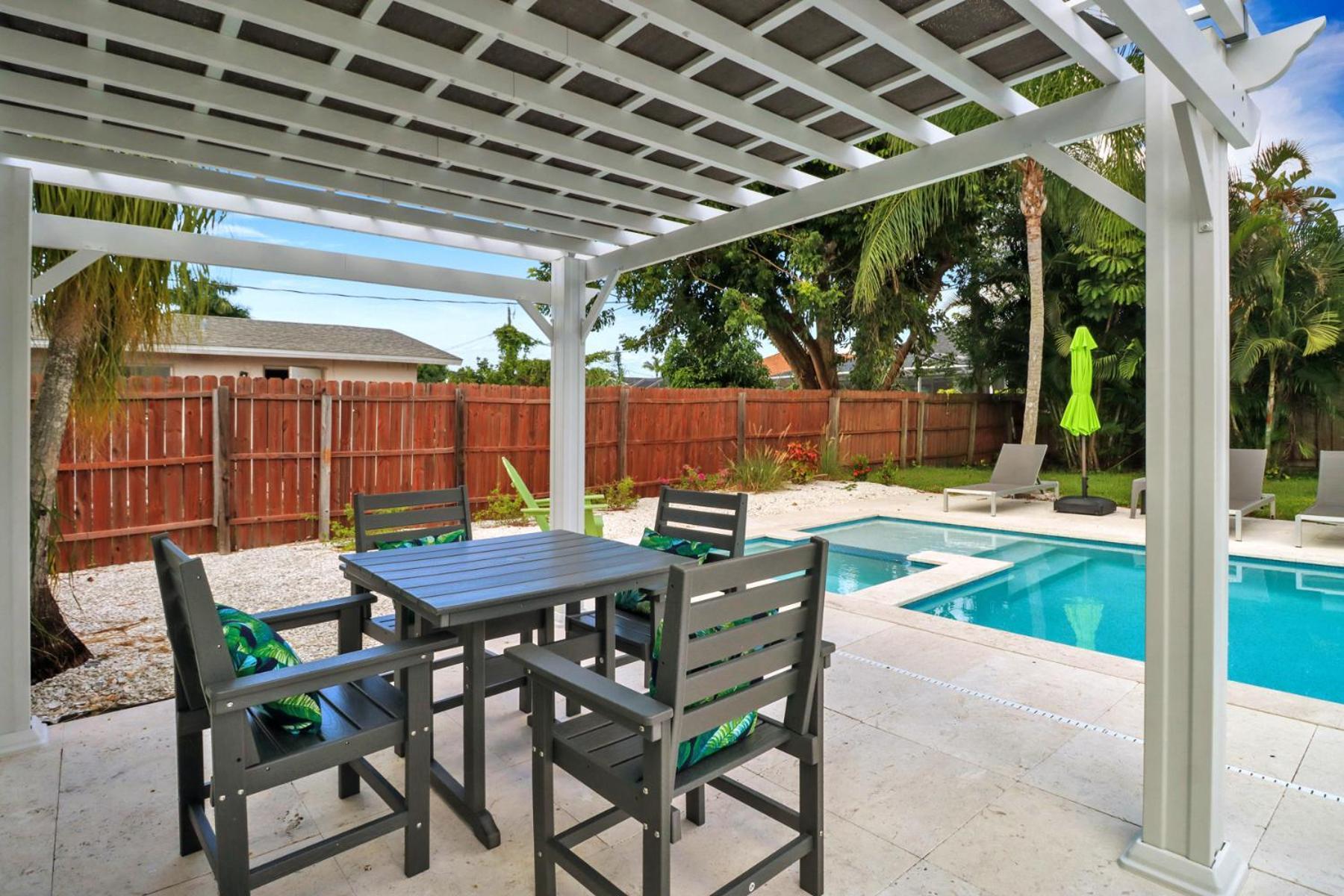 Little Beach House W/ Pool&Spa - 5 Minutes To Vanderbilt Beach North North Naples المظهر الخارجي الصورة