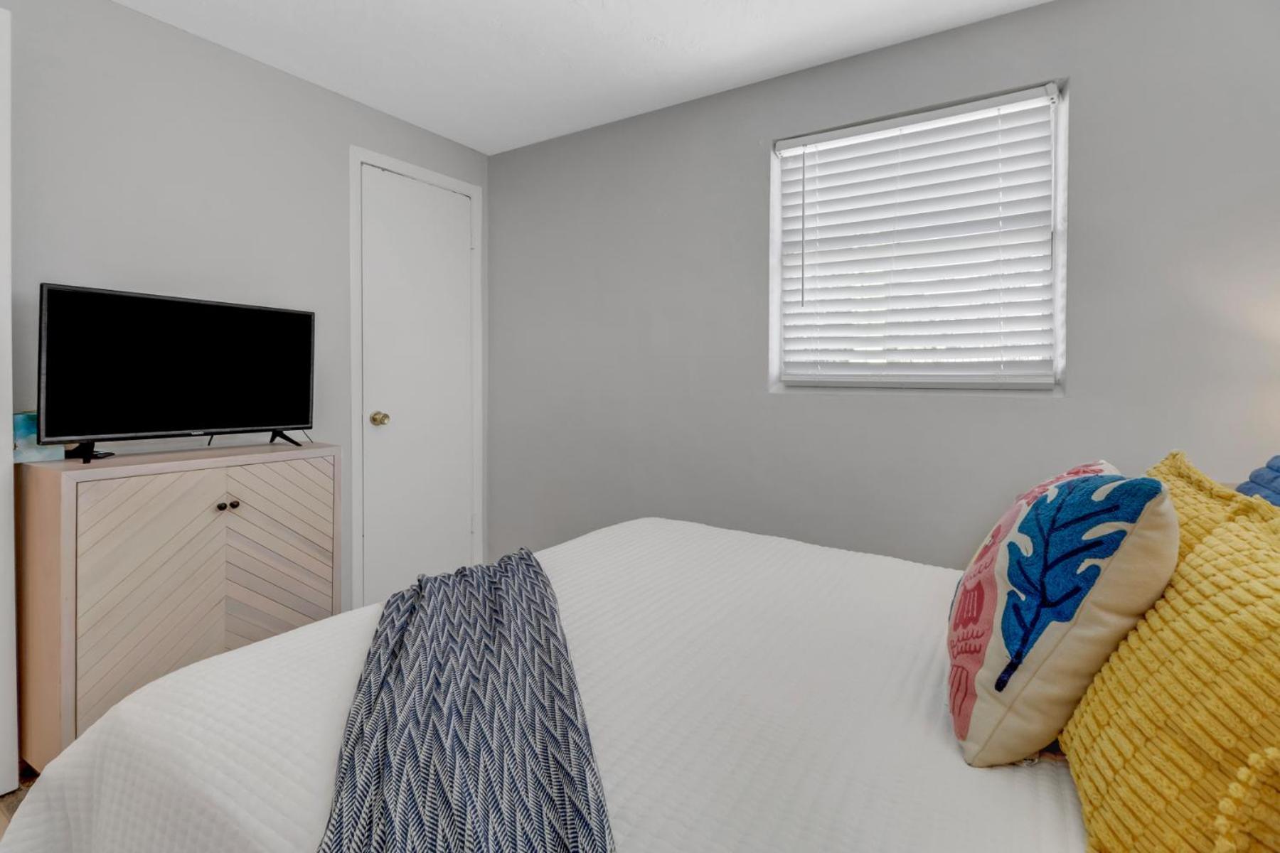 Little Beach House W/ Pool&Spa - 5 Minutes To Vanderbilt Beach North North Naples المظهر الخارجي الصورة