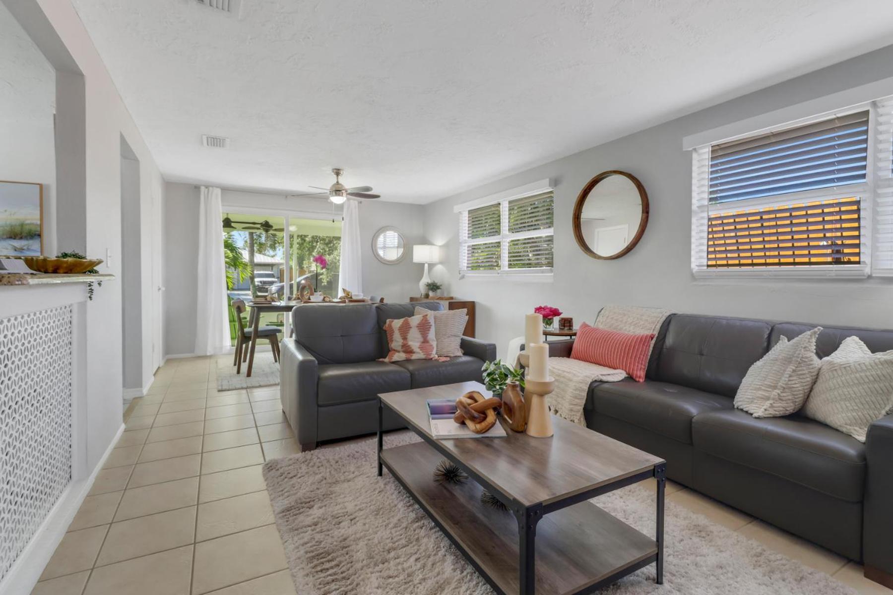 Little Beach House W/ Pool&Spa - 5 Minutes To Vanderbilt Beach North North Naples المظهر الخارجي الصورة