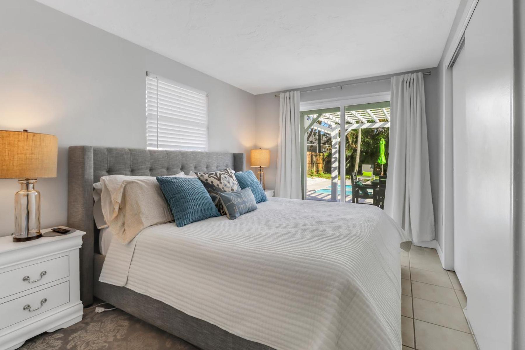 Little Beach House W/ Pool&Spa - 5 Minutes To Vanderbilt Beach North North Naples المظهر الخارجي الصورة
